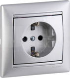 VALENA 2P+Z SCHUKO aluminium Gniazdo z przesłoną