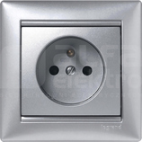 VALENA 2P+Z aluminium Gniazdo