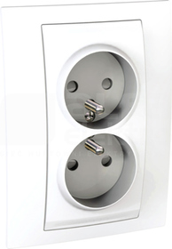 UNICA PLUS 2x2P+Z biel polarna Gniazdo sieciowe z przesł.