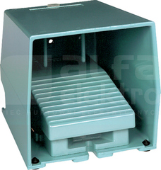 XPEM410 WYŁĄCZNIK NOŻNY METAL.