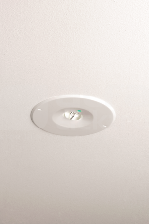 MICROPOINT2 3H 3,9W 144lm symetryczna IP44 Oprawa LED awaryjna do wbudowania